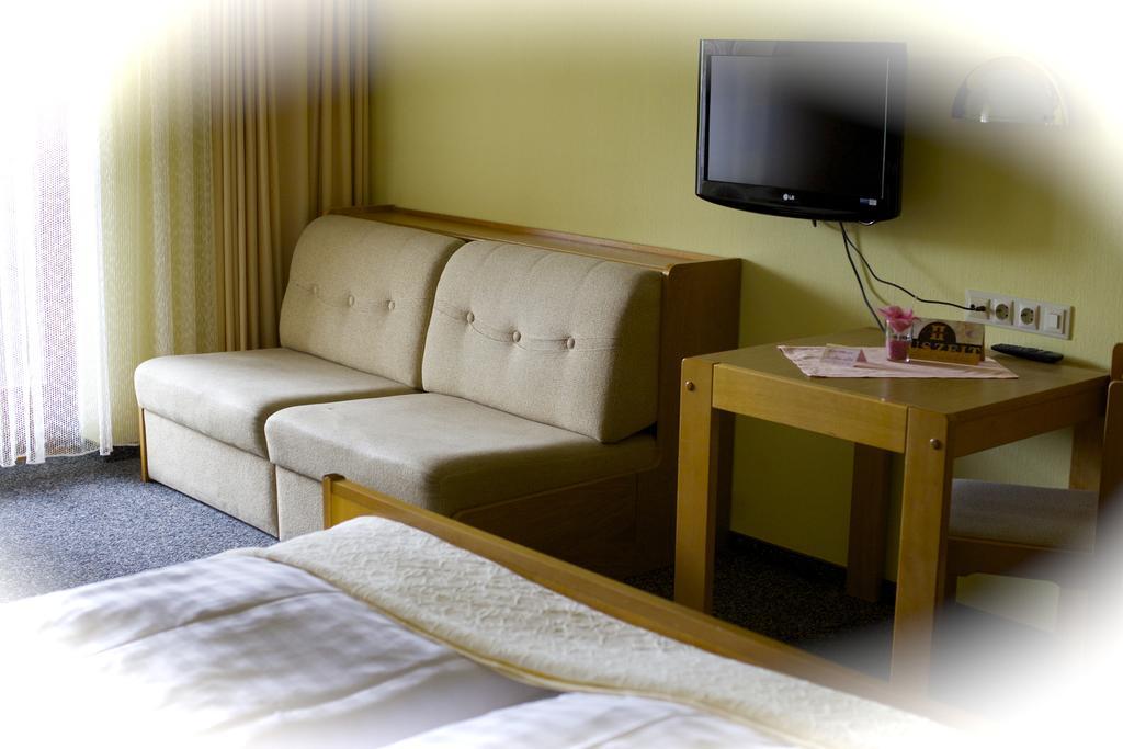 Hotel - Reweschnier Kusel Buitenkant foto