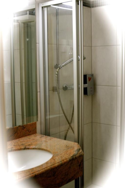 Hotel - Reweschnier Kusel Kamer foto